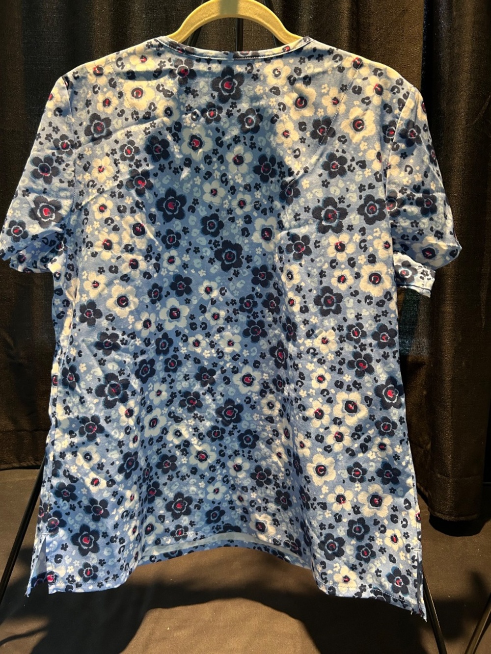 Scrub top - Picture 3 of 4